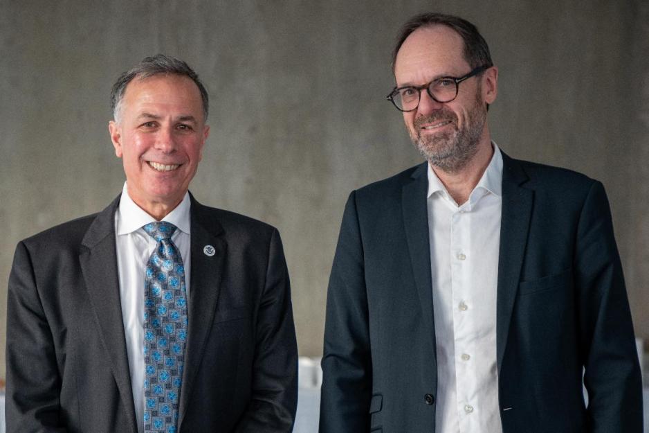 Under Secretary Dmitri Kusnezov (t.v.), leder ved direktoratet for vitenskap og teknologi i USAs sikkerhetsdepartement, besøkte UiT Norges arktiske universitet på fredag for en kunnskapsoppdatering. Vert for møtet var Jan Gunnar-Winther, UiTs prorektor for forskning og utvikling. (Foto: Kjetil Rydland/UiT) Dmitri Kusnezov og Jan Gunnar-Winther